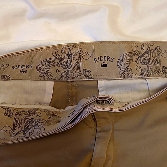 Lee Riders Khaki Capri Pants with Welt Pockets with Button & Slit Legs - Picture 6 of 6